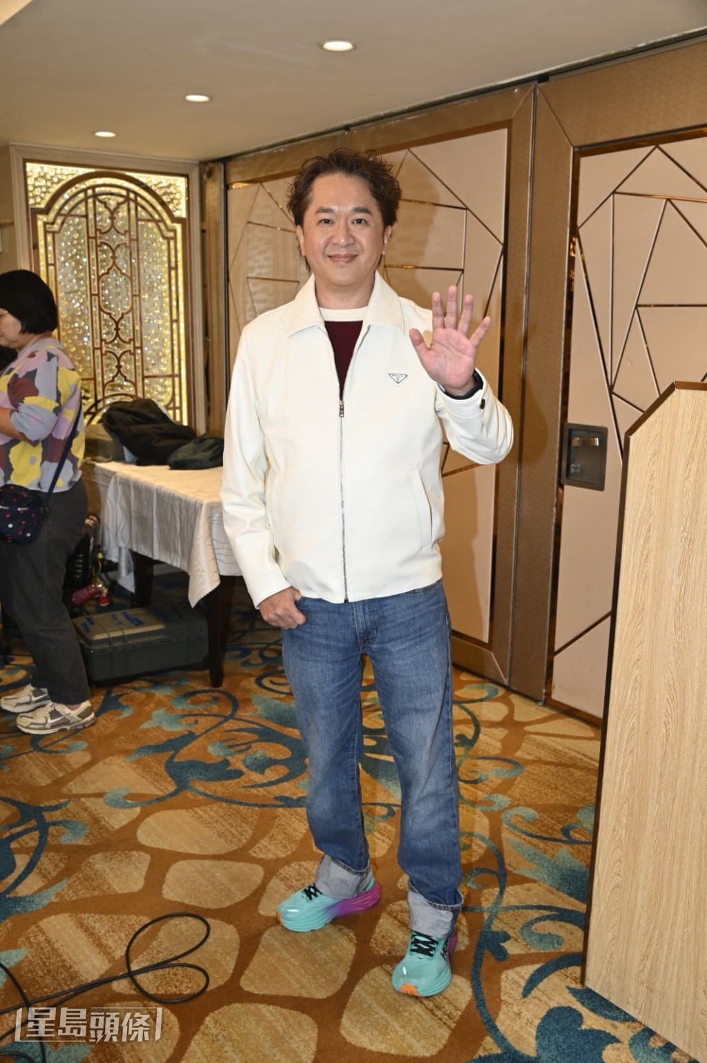 鄧兆尊昨晚（23日）出席黃澤鋒二女的百日宴。