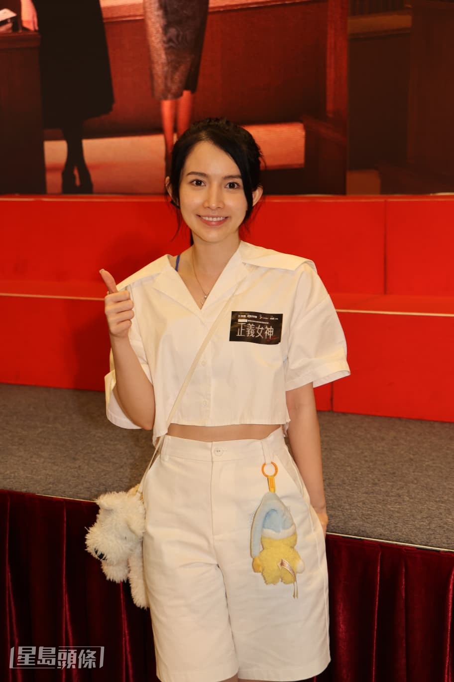 陳若思說:「人哋嗰啲嘢我都唔理嘅,因為我係好自私嘅人,只理自己嘅事。」 陳若思說:「人哋嗰啲嘢我都唔理嘅,因為我係好自私嘅人,只理自己嘅事。」