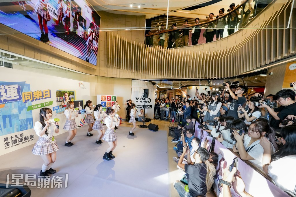 IdG偶像女生的表演吸引了不少粉絲到場支持。 IdG偶像女生的表演吸引了不少粉絲到場支持。