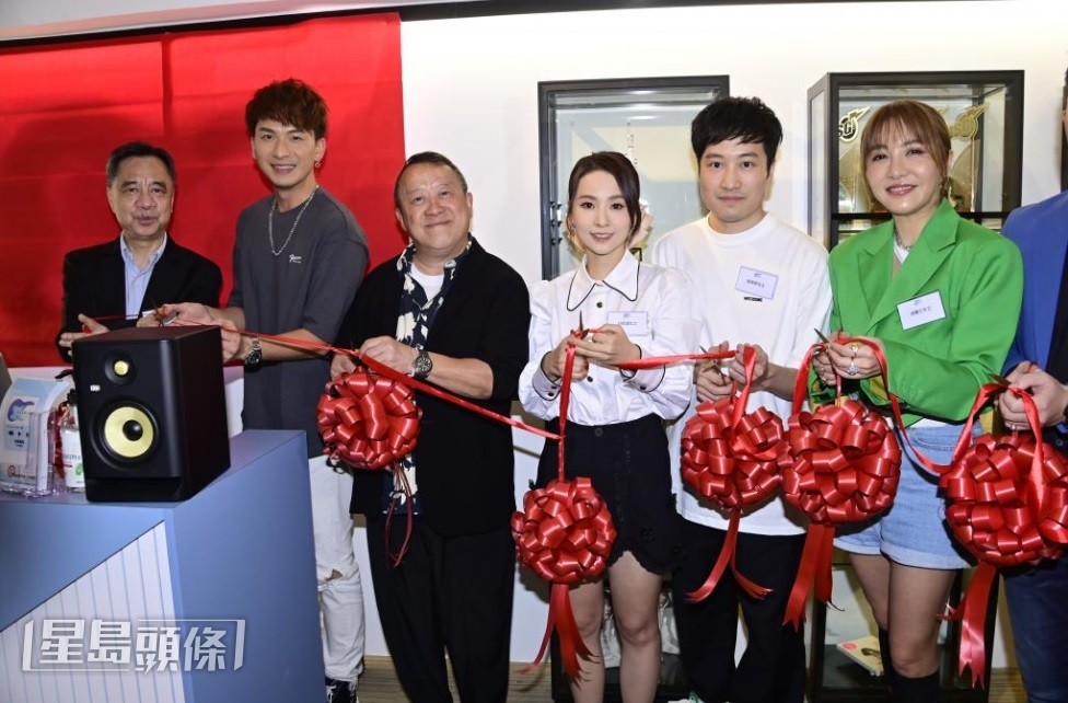 Vivian坦言開音樂學校,主要是想幫助喜歡音樂的人。 Vivian坦言開音樂學校,主要是想幫助喜歡音樂的人。