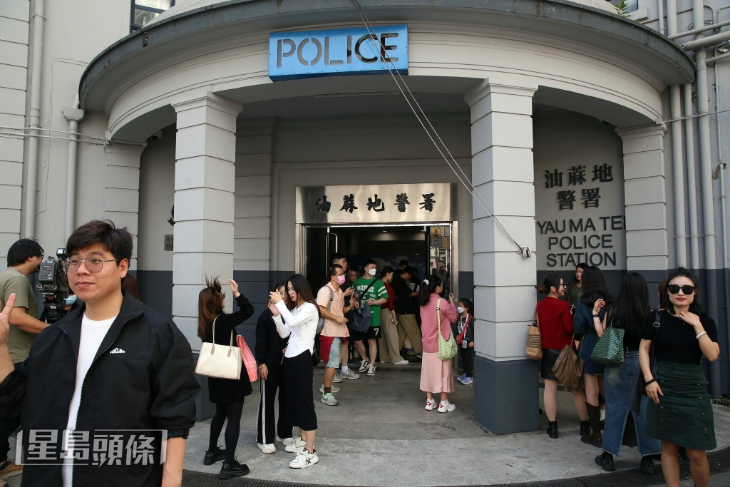 舊油麻地警署一片熱鬧。劉漢權攝