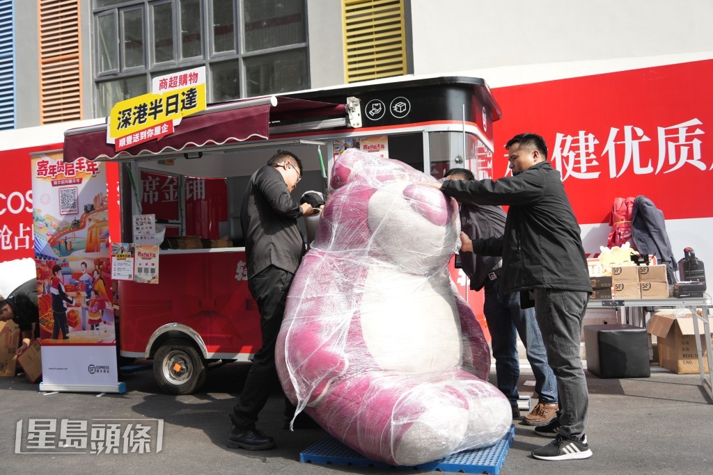市民主攻茅台、愛馬仕及草莓熊等商品。吳艷玲攝
