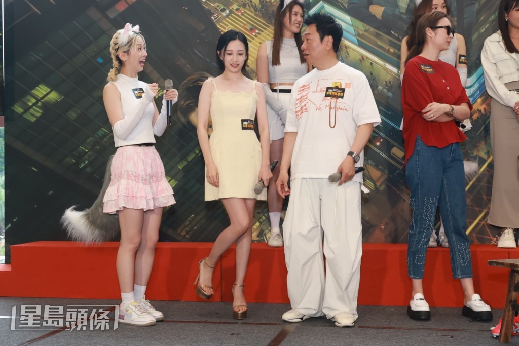 龔嘉欣指早前與黎耀祥及倪嘉雯拍的跳舞片，成功在社交平台獲百萬點擊。