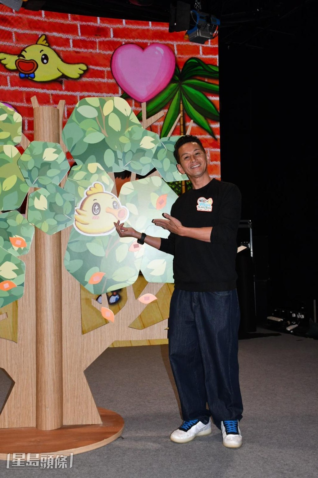 問到可有留意陳㦤德擔任《聲秀》節目決賽司儀後被網民鬧爆?吳家樂表示一個人做比較吃力。 問到可有留意陳㦤德擔任《聲秀》節目決賽司儀後被網民鬧爆?吳家樂表示一個人做比較吃力。