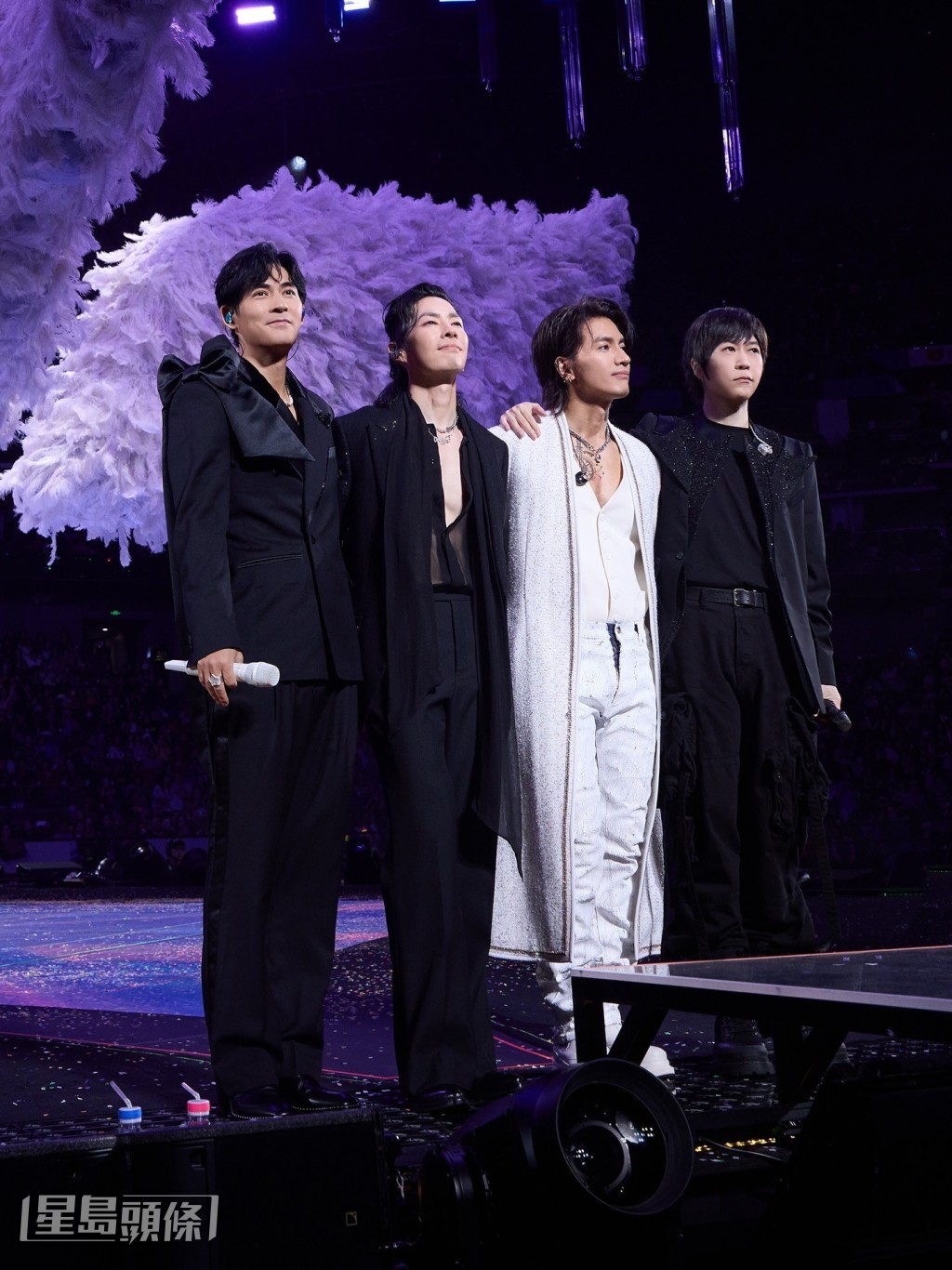 舉辦的《F✦FOREVER恆星之城》演唱會,在唱響30場萬人指標性場館後,現在又展開杭州、北京、廣州、台北、上海五城體育場演出。 舉辦的《F✦FOREVER恆星之城》演唱會,在唱響30場萬人指標性場館後,現在又展開杭州、北京、廣州、台北、上海五城體育場演出。