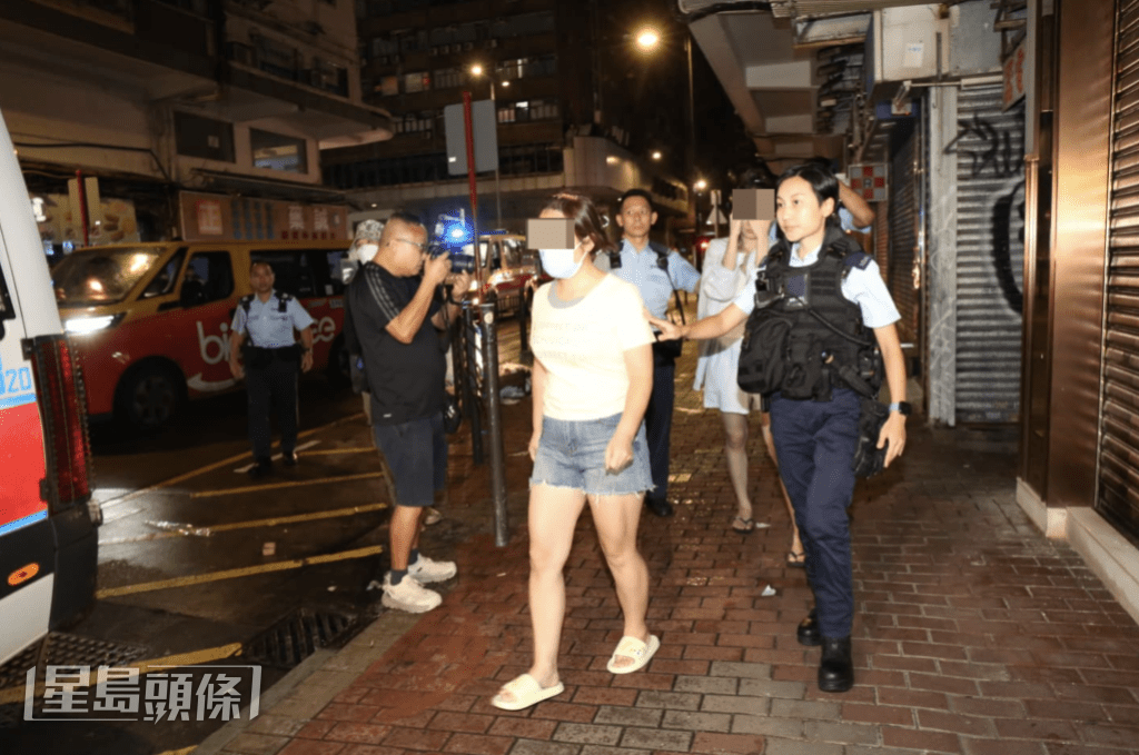 其中兩名泰籍女子被帶返警署調查。黎志偉攝