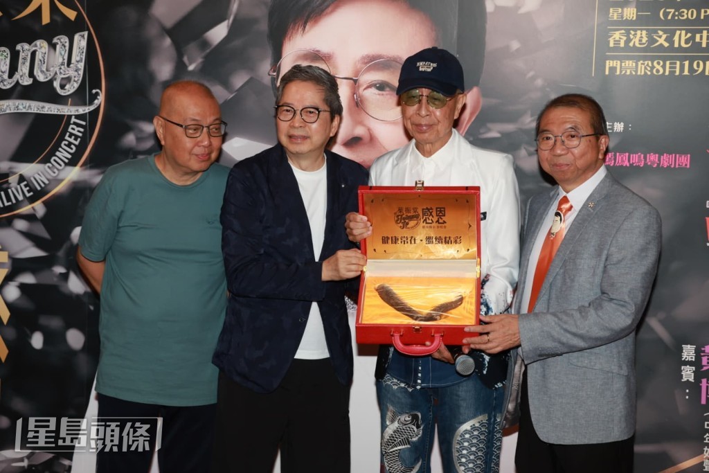 三人都祝願棠哥健康常在越唱越健康。