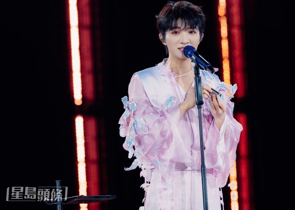 周深成為首位在啟德主場館開騷的中國內地歌手。 周深成為首位在啟德主場館開騷的中國內地歌手。