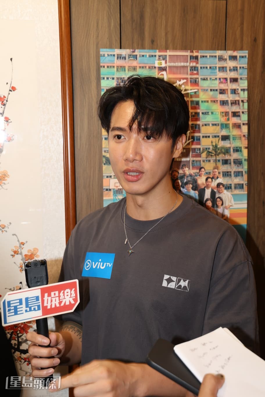 Stanley 經常傳短訊給張錦程。 Stanley 經常傳短訊給張錦程。