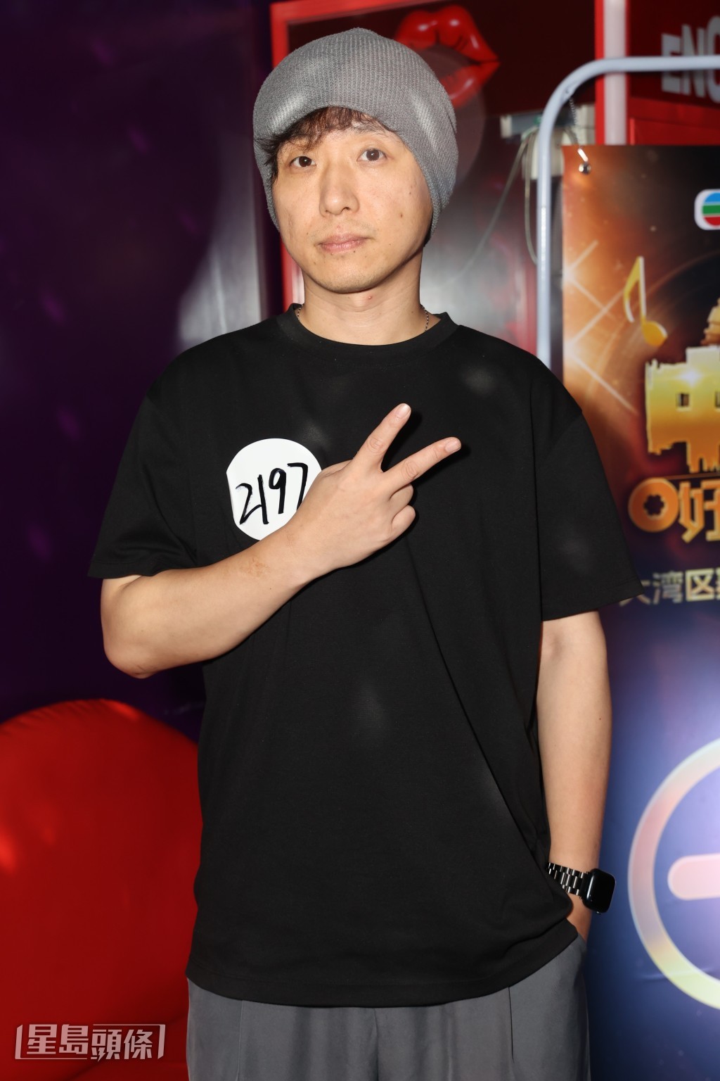 他曾在2010年参加过《快乐男声》，入了50强，可惜最后因声带问题而要退出，更转行做幕后。