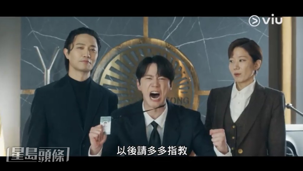 李濬榮在Viu Original《新進社員姜會長》考驗演技。 李濬榮在Viu Original《新進社員姜會長》考驗演技。