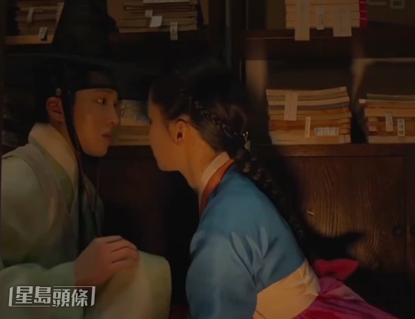 劇中孫藝珍飾演的趙潤與池昌旭飾演的趙元,早在年少時已相戀,一度相約私奔。 劇中孫藝珍飾演的趙潤與池昌旭飾演的趙元,早在年少時已相戀,一度相約私奔。