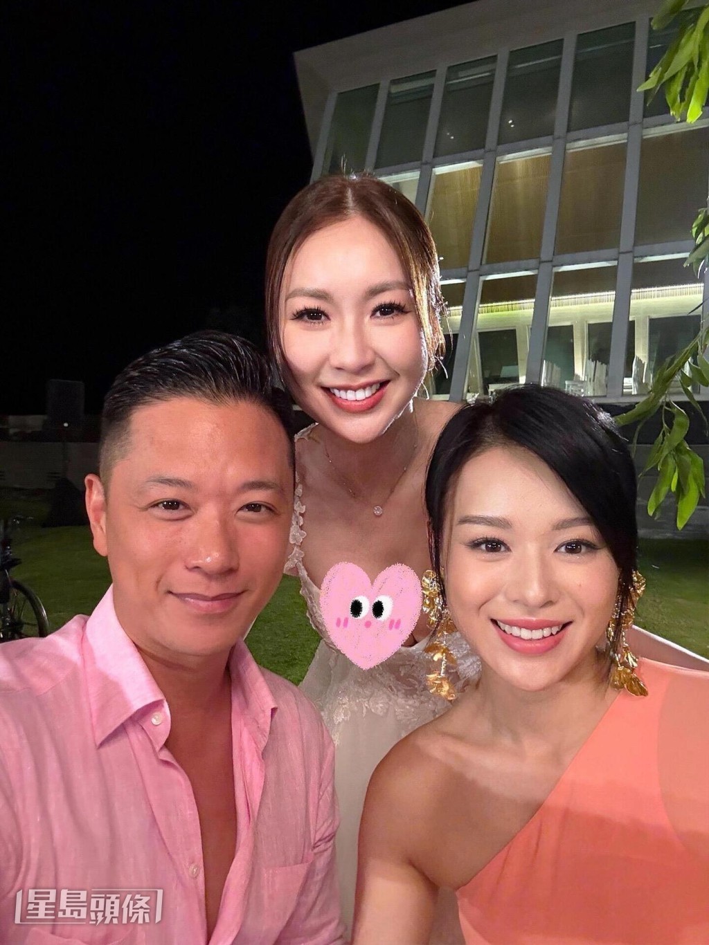 對於胡杏兒出席完她的婚禮後被人指是「叛變」,莊思敏表示知道,也覺得很尷尬和不好意思。 對於胡杏兒出席完她的婚禮後被人指是「叛變」,莊思敏表示知道,也覺得很尷尬和不好意思。