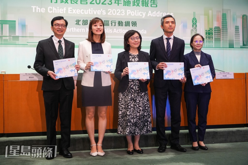 政府公布《北部都会区行动纲领》。左起：廖振新、张曼莉、宁汉豪、丘卓恒、黄淑娴。（吴艳玲摄）
