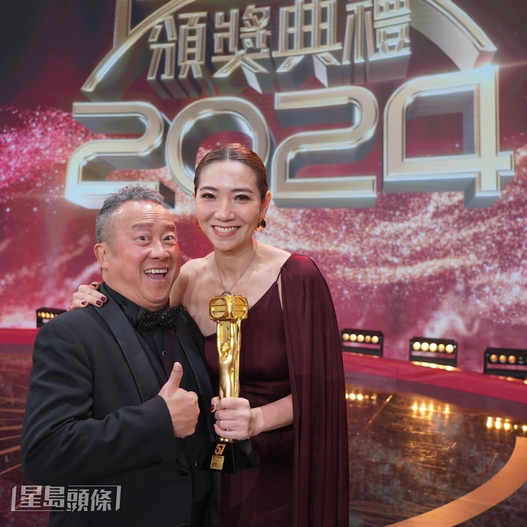 車婉婉笑指曾志偉很大膽,不只大膽地找她做主持,《中年》原本只是預算做C級節目,沒想到出來的效果是AAA級。 車婉婉笑指曾志偉很大膽,不只大膽地找她做主持,《中年》原本只是預算做C級節目,沒想到出來的效果是AAA級。