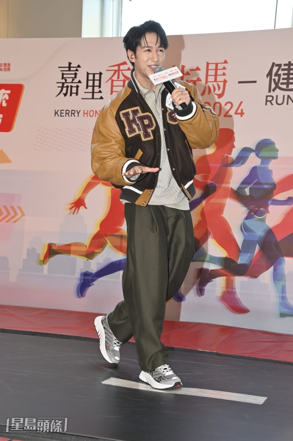 Jay Fung指好珍惜出碟的機會,所以當是聖誕禮物。 Jay Fung指好珍惜出碟的機會,所以當是聖誕禮物。