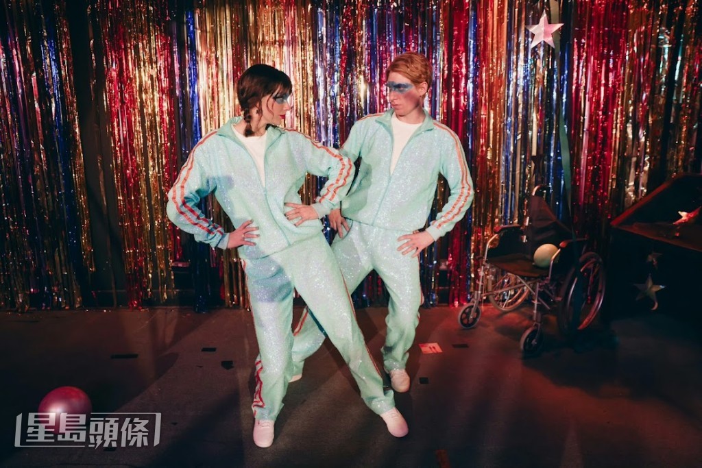 節目上眾嘉賓起哄說想看Domhnall在MV中跳舞，Taylor便加插了搞笑舞蹈場面。