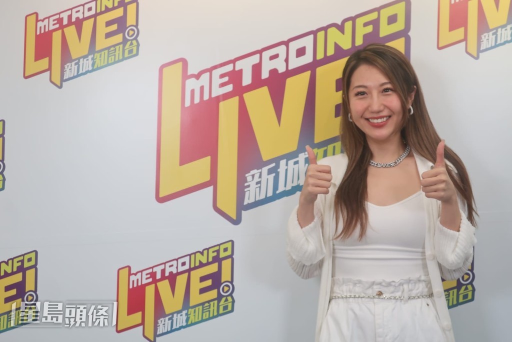 走足八場的支嚳儀為歌曲宣傳,並笑謂感受到做歌手的流程。 走足八場的支嚳儀為歌曲宣傳,並笑謂感受到做歌手的流程。