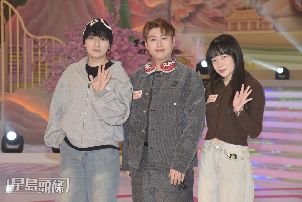 3人合唱黃淑蔓的《致未來的我》，望於新春為大家發放正能量。