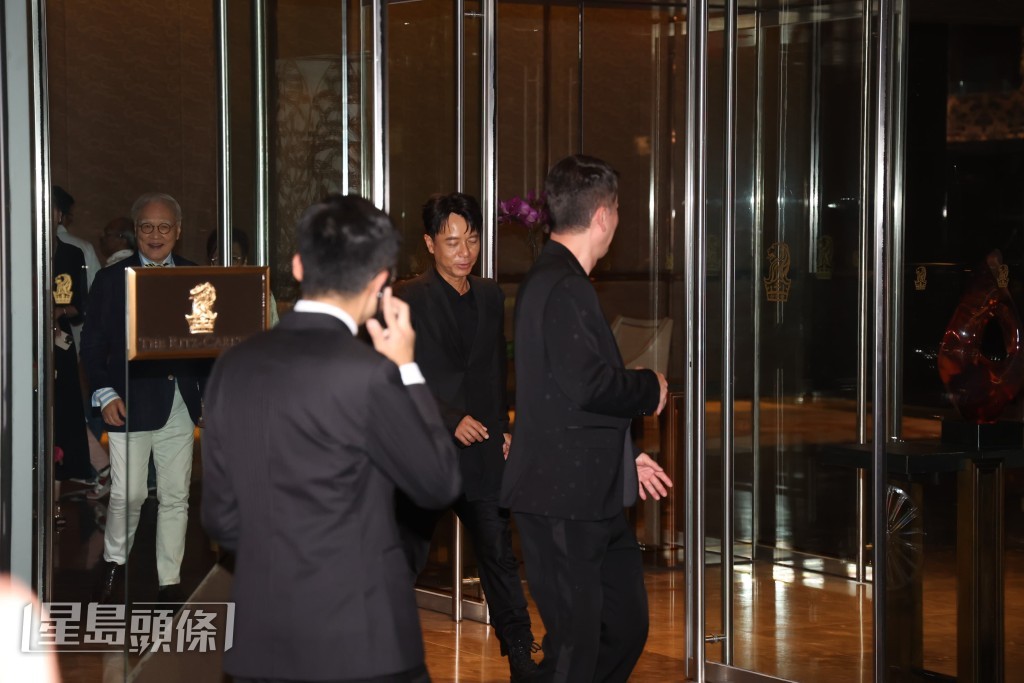 李克勤。 李克勤。