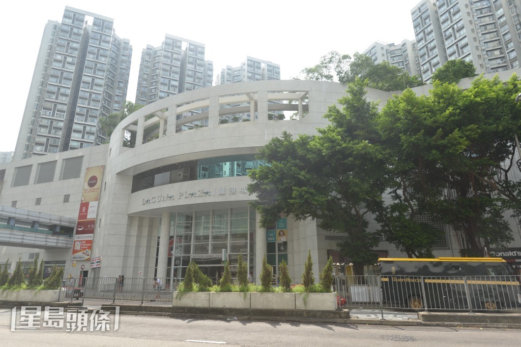 观塘丽港城3房套，实用面积约687方呎，以月租2.45万元租出。