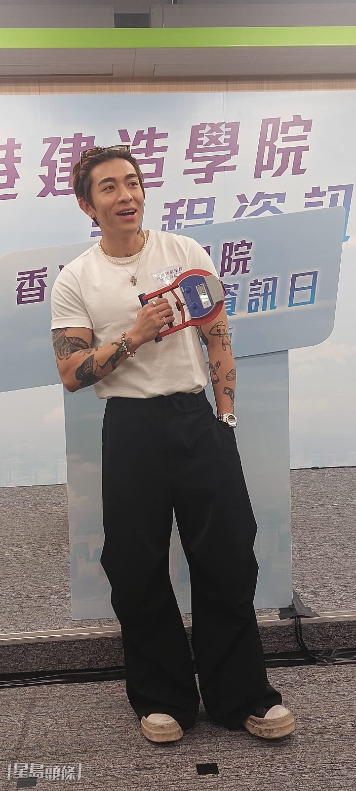 Tyson Yoshi透露七月五、六日於啟德體育館開騷,完成演唱會便前往歐洲舉行婚禮。 Tyson Yoshi透露七月五、六日於啟德體育館開騷,完成演唱會便前往歐洲舉行婚禮。
