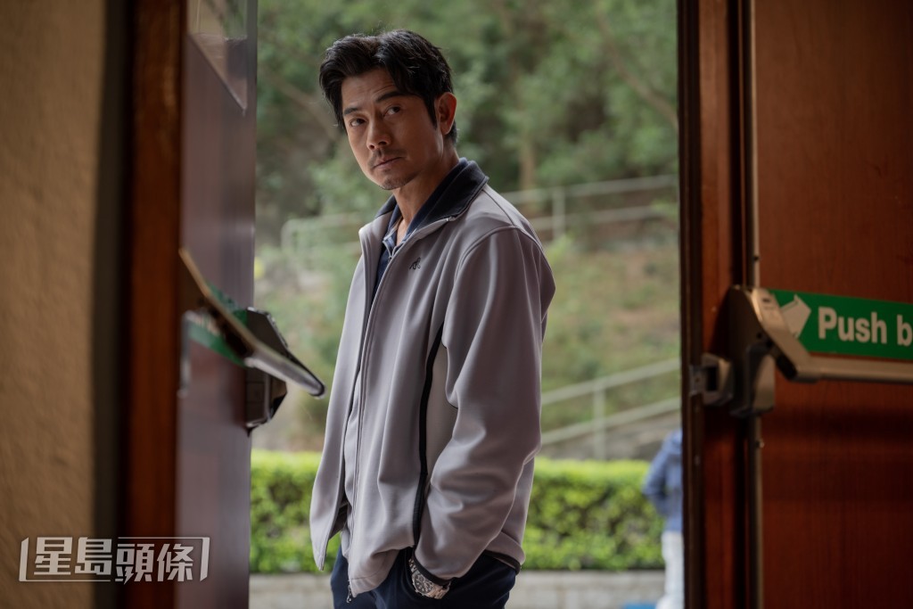 郭富城飾演不懂面對從小患上肌肉萎縮症女兒的爸爸。 郭富城飾演不懂面對從小患上肌肉萎縮症女兒的爸爸。