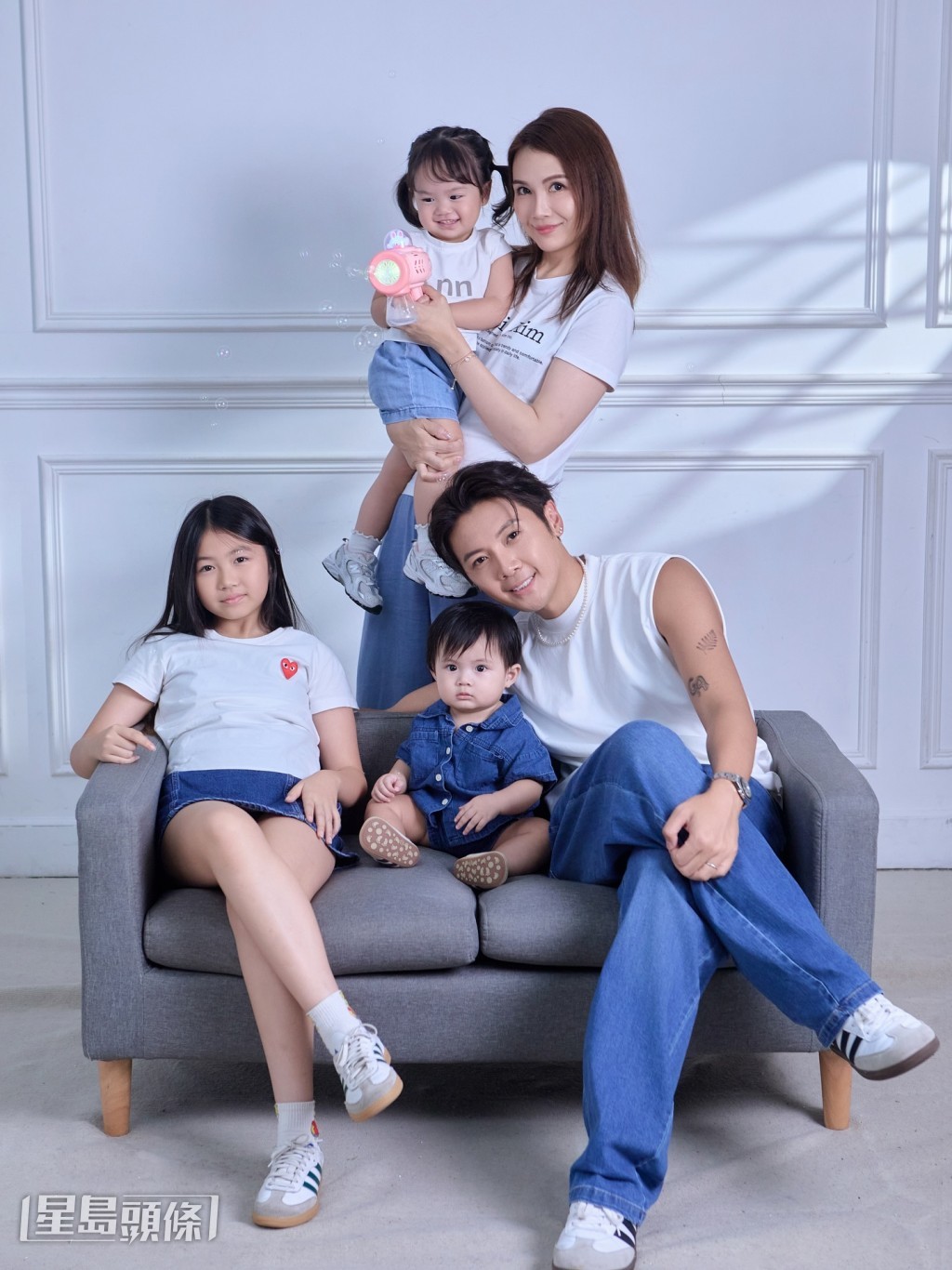 Gordon表示農曆新年一家五口，以及一眾親友一行十多人到內地旅行放煙花。