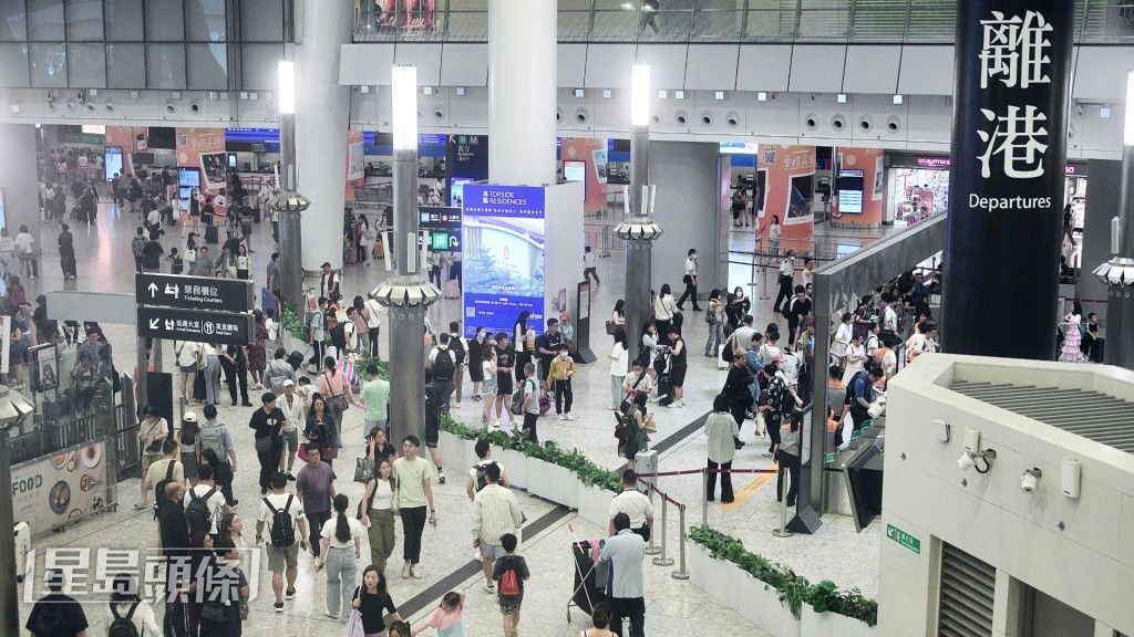香港人去年放假日數超出雇主所分配的日數,有多2日假期。 陳浩元攝 香港人去年放假日數超出雇主所分配的日數,有多2日假期。 陳浩元攝
