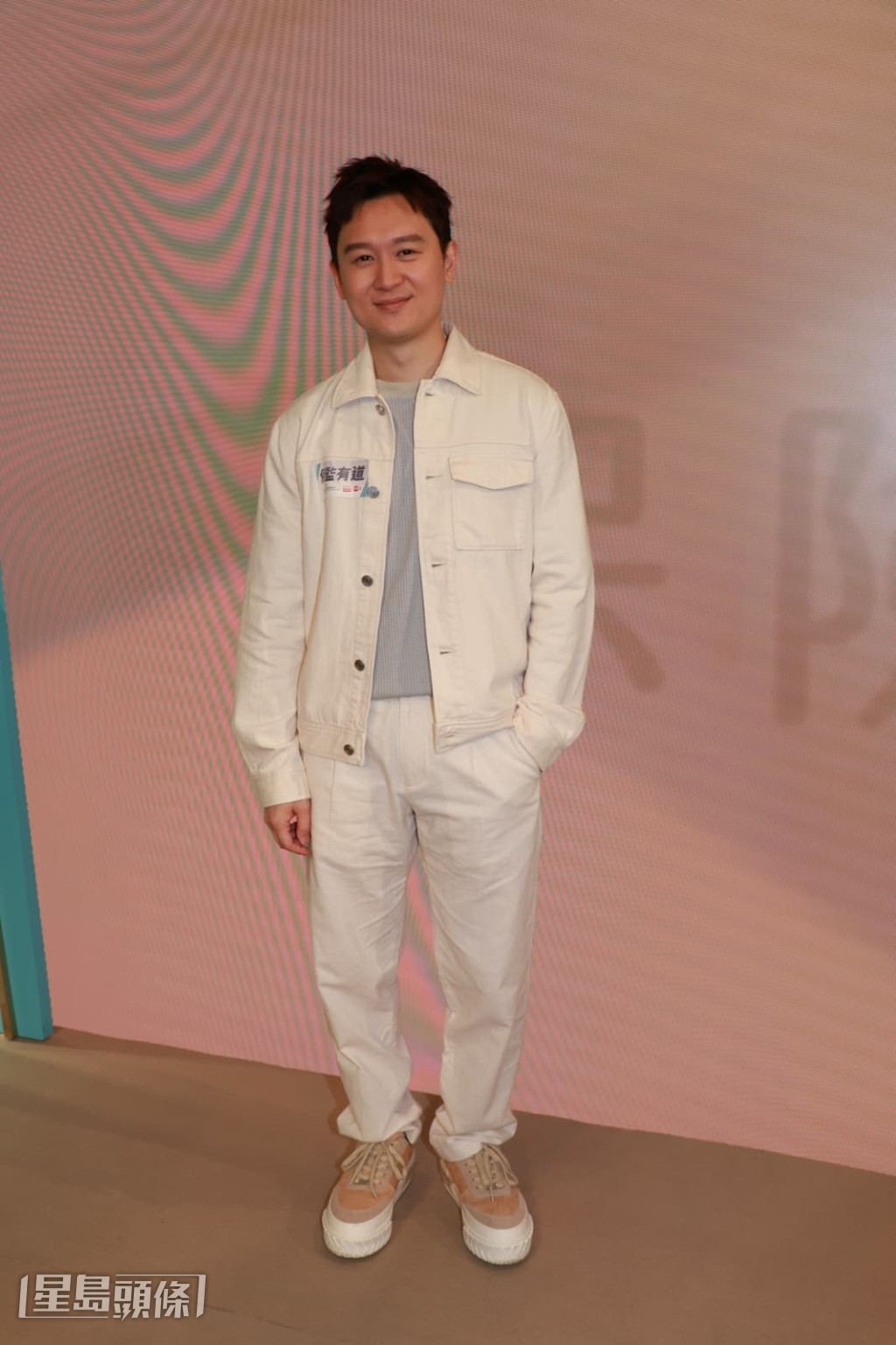 凌文龍除了有教書外，亦會參與兩個舞台劇。