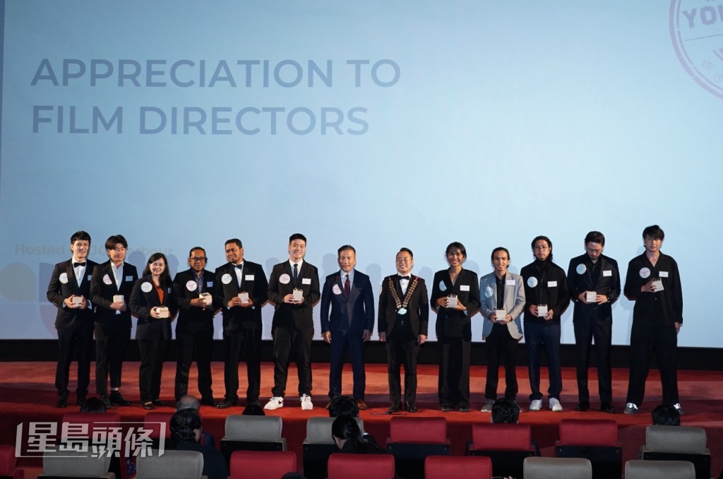 11位亞太青年導演一同為微電影節揭開序幕。
