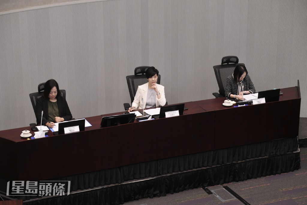 房委會今日舉行公開例會。 房委會今日舉行公開例會。
