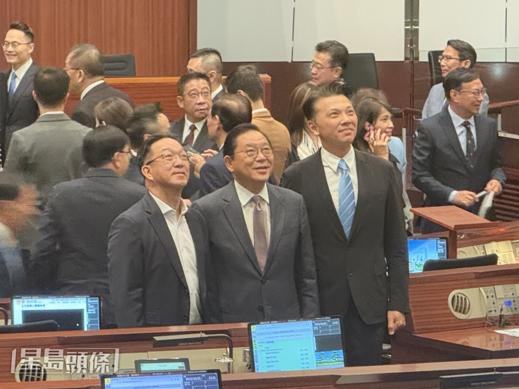 林健鋒（中）、劉業強（左）和陳祖恒（右）。曹露尹攝