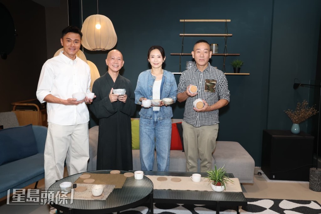周家怡、黃浩然及林保怡帶同自己親手製作的陶瓷作品出席宣傳活動。