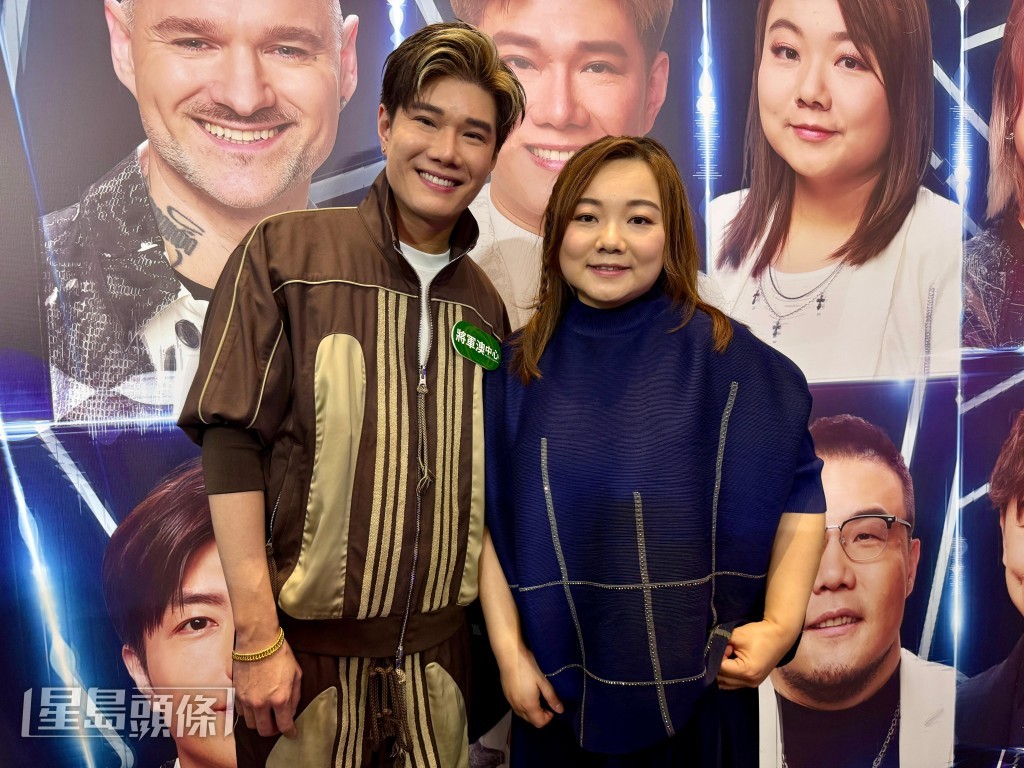 二人都很期待七月的演唱會。 二人都很期待七月的演唱會。