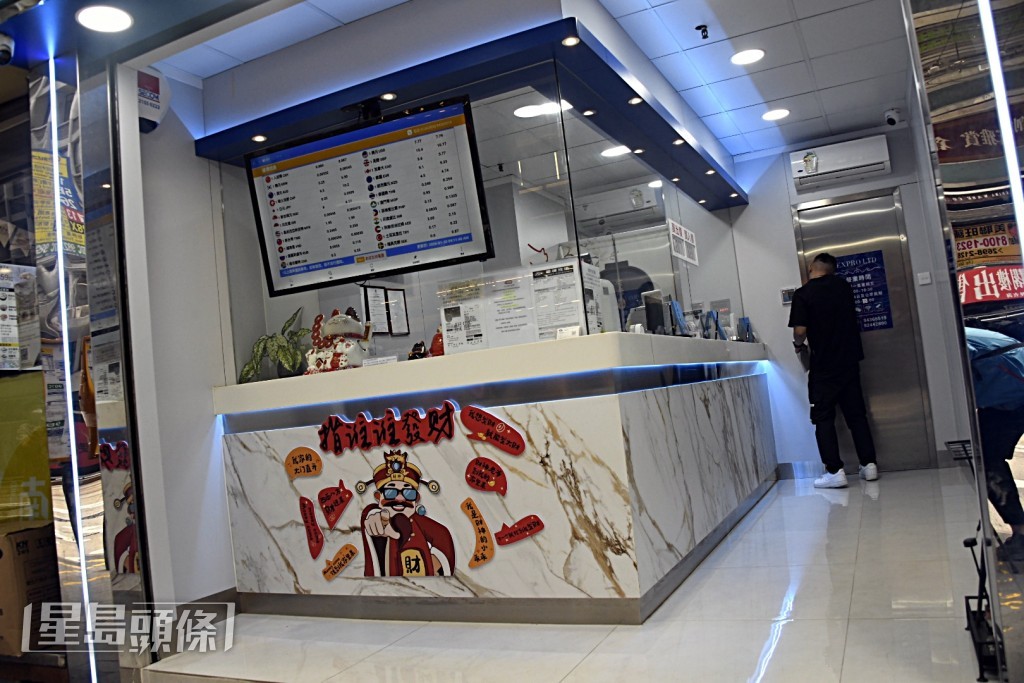 大批探員在場調查。楊偉亨攝