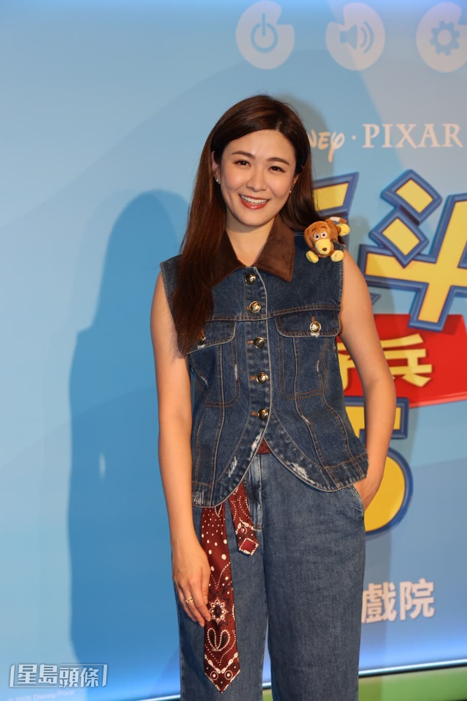 她不讚成妹妹選港姐，她笑言：「唔好入行，會學壞，我都壞咗啦！」
