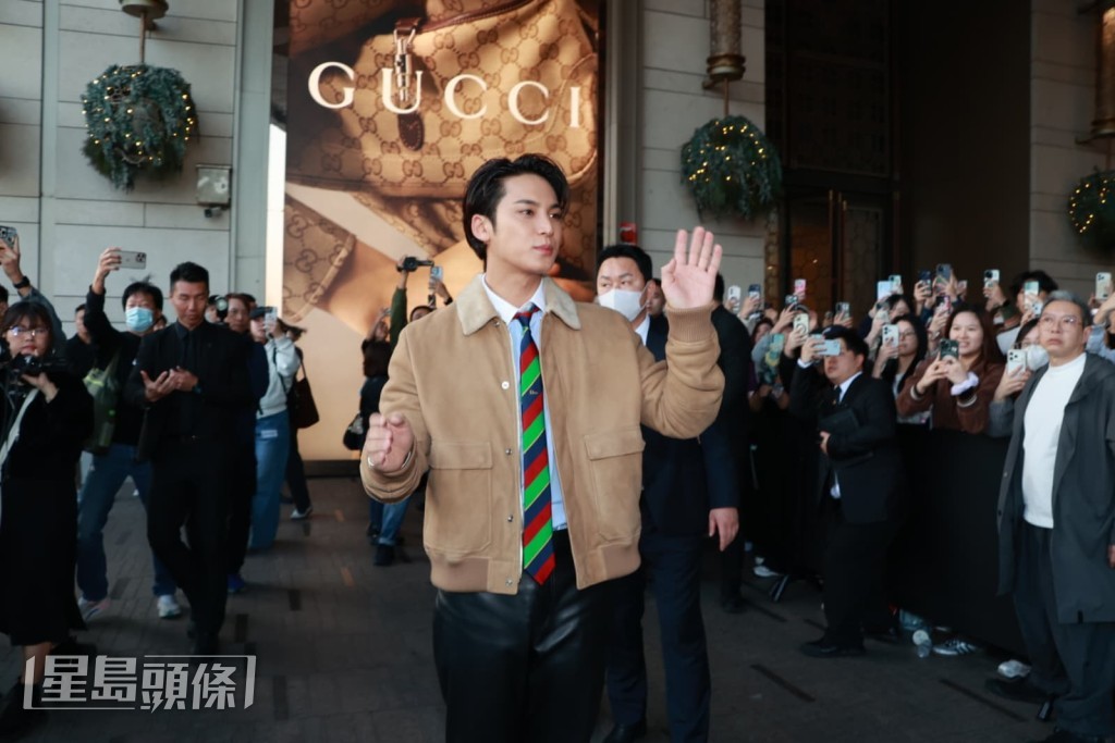 他的出現當然引起在場粉絲瘋狂尖叫。