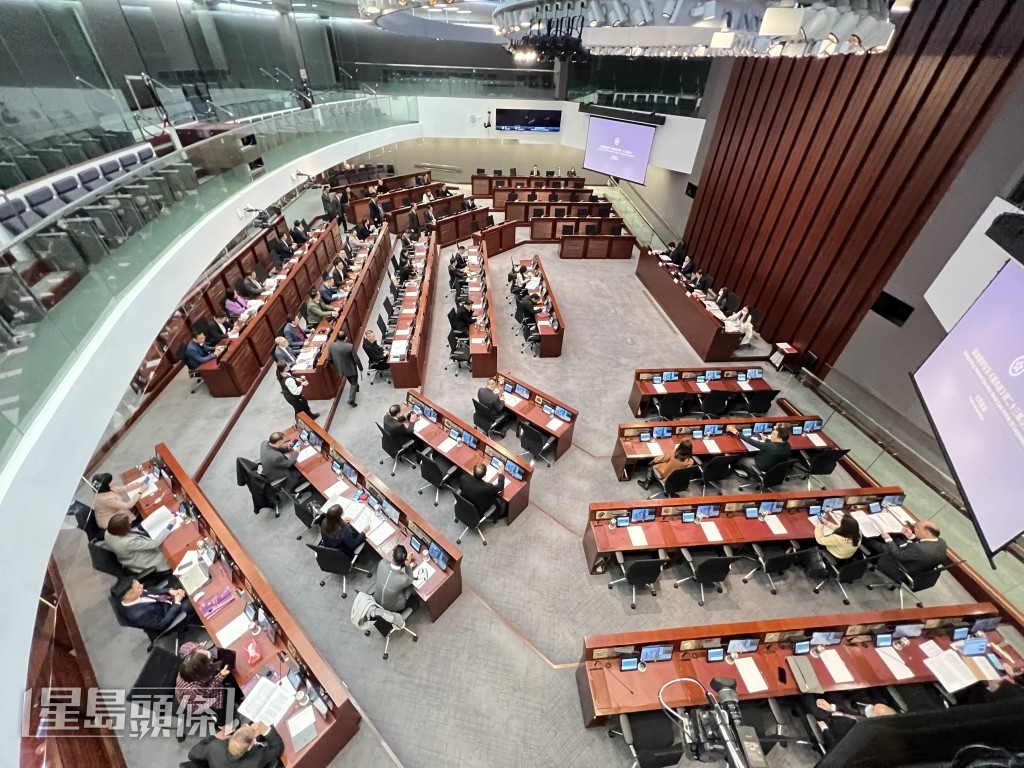 政府向议员简介《基本法》23条立法的咨询文件内容。卢江球摄
