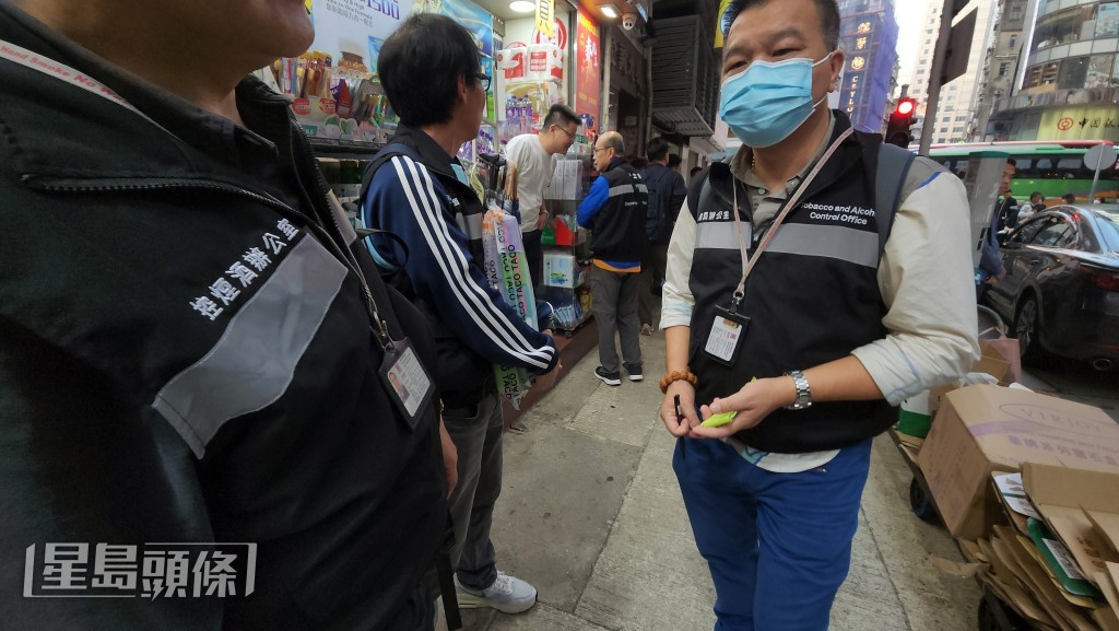 警方和控煙辦在佐敦搗破私煙案。黃文威攝