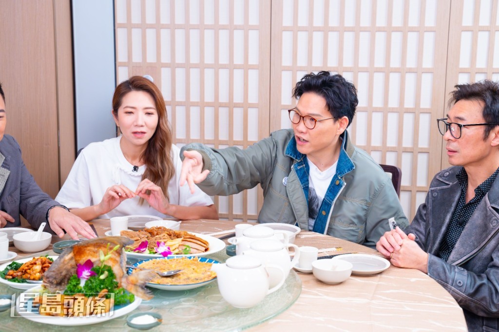 四子邀請同樣來自新秀的蘇志威以及車婉婉,拍攝《BIG FOUR 請食ReU飯》。 四子邀請同樣來自新秀的蘇志威以及車婉婉,拍攝《BIG FOUR 請食ReU飯》。