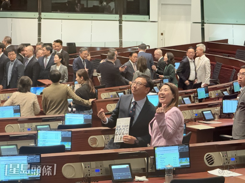 狄志遠、林素蔚合照。曹露尹攝