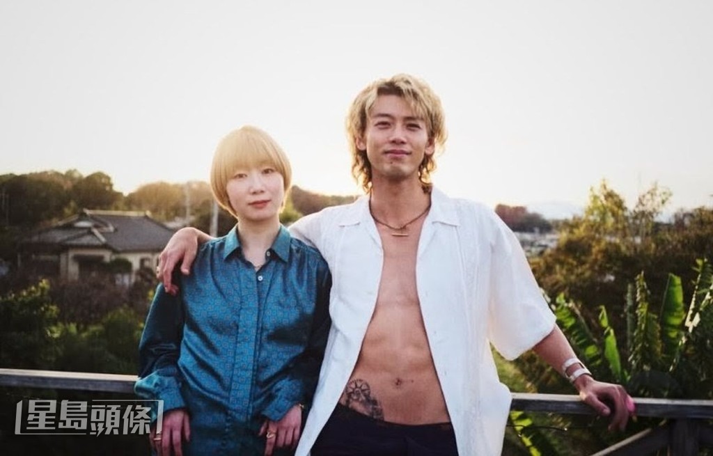 知情人士透露竹内喜欢性格直率男仔头的女性，土居正好是此类型。