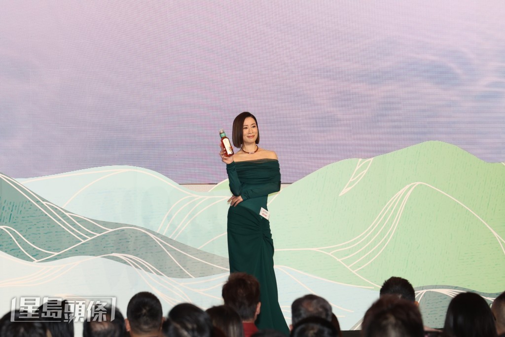 佘詩曼以《宮心計》中的「三好」大讚茶葉好、味道好和香氣好。 佘詩曼以《宮心計》中的「三好」大讚茶葉好、味道好和香氣好。