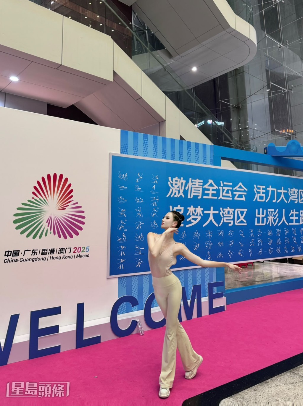 有多次台上演出的經驗。