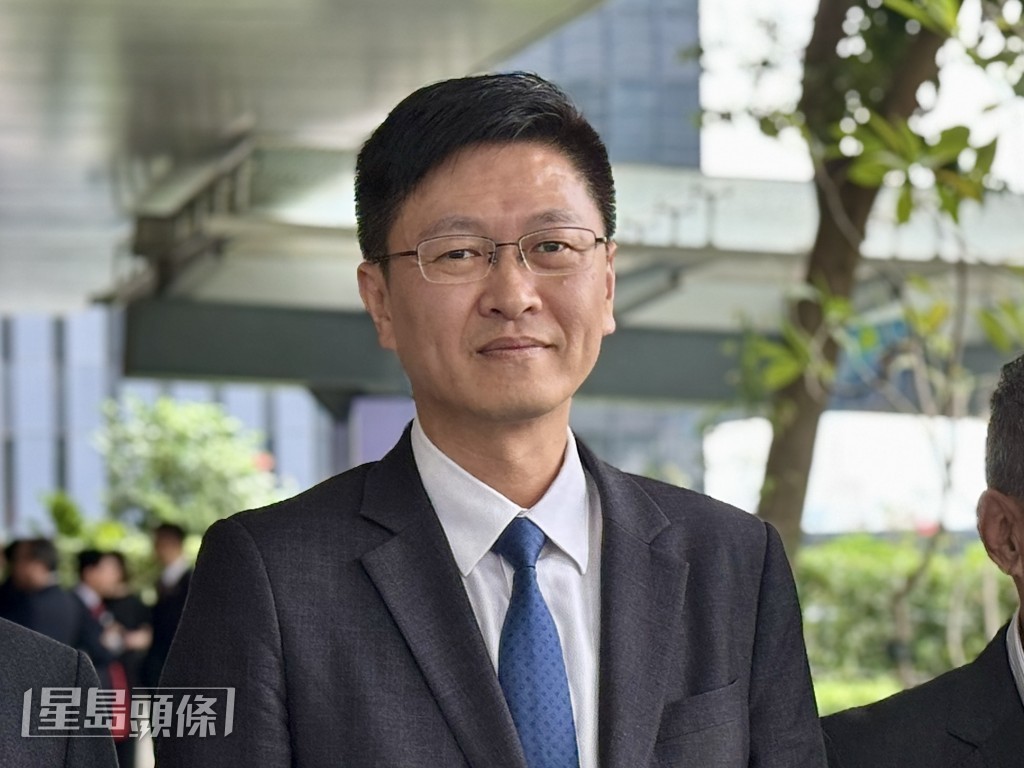 他透露自己分別獲得16份選委及17份功能界別提名。 他透露自己分別獲得16份選委及17份功能界別提名。