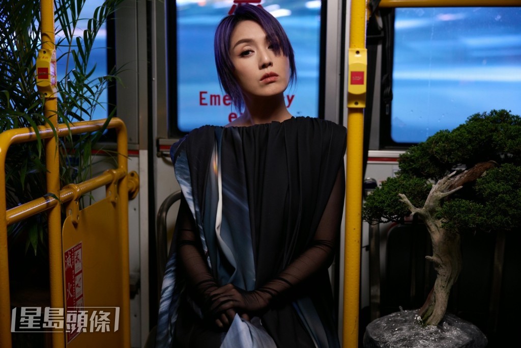 她相信在這個充滿挑戰的年代，音樂仍具有治癒的力量。