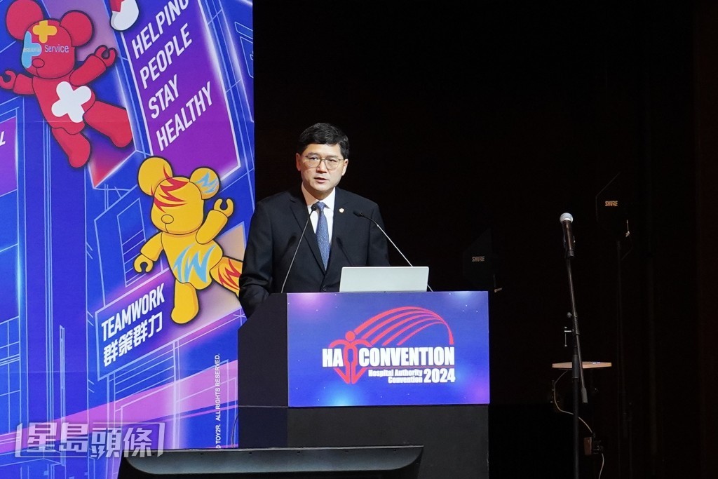 醫管局行政總裁高拔陞在「2024醫院管理局研討大會」開幕上發言。葉偉豪攝 醫管局行政總裁高拔陞在「2024醫院管理局研討大會」開幕上發言。葉偉豪攝