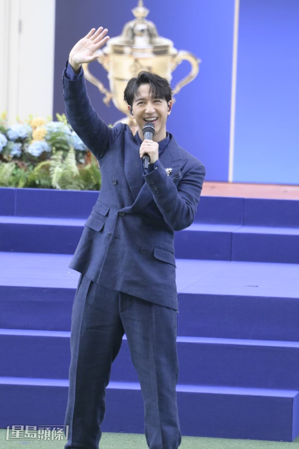 見到場地有好多巨星及外國歌手演出過，自己也一直想體驗此場地。