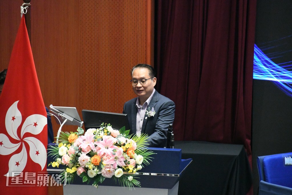 教育統籌委員會主席黃友嘉博士在典禮致辭。林思明攝 教育統籌委員會主席黃友嘉博士在典禮致辭。林思明攝